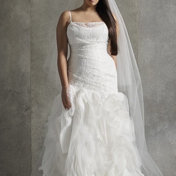 BRAND NEW VERA WANG WHITE COLLECTION WEDDING DRESS AND CATHEDRAL VEIL SIZE 22